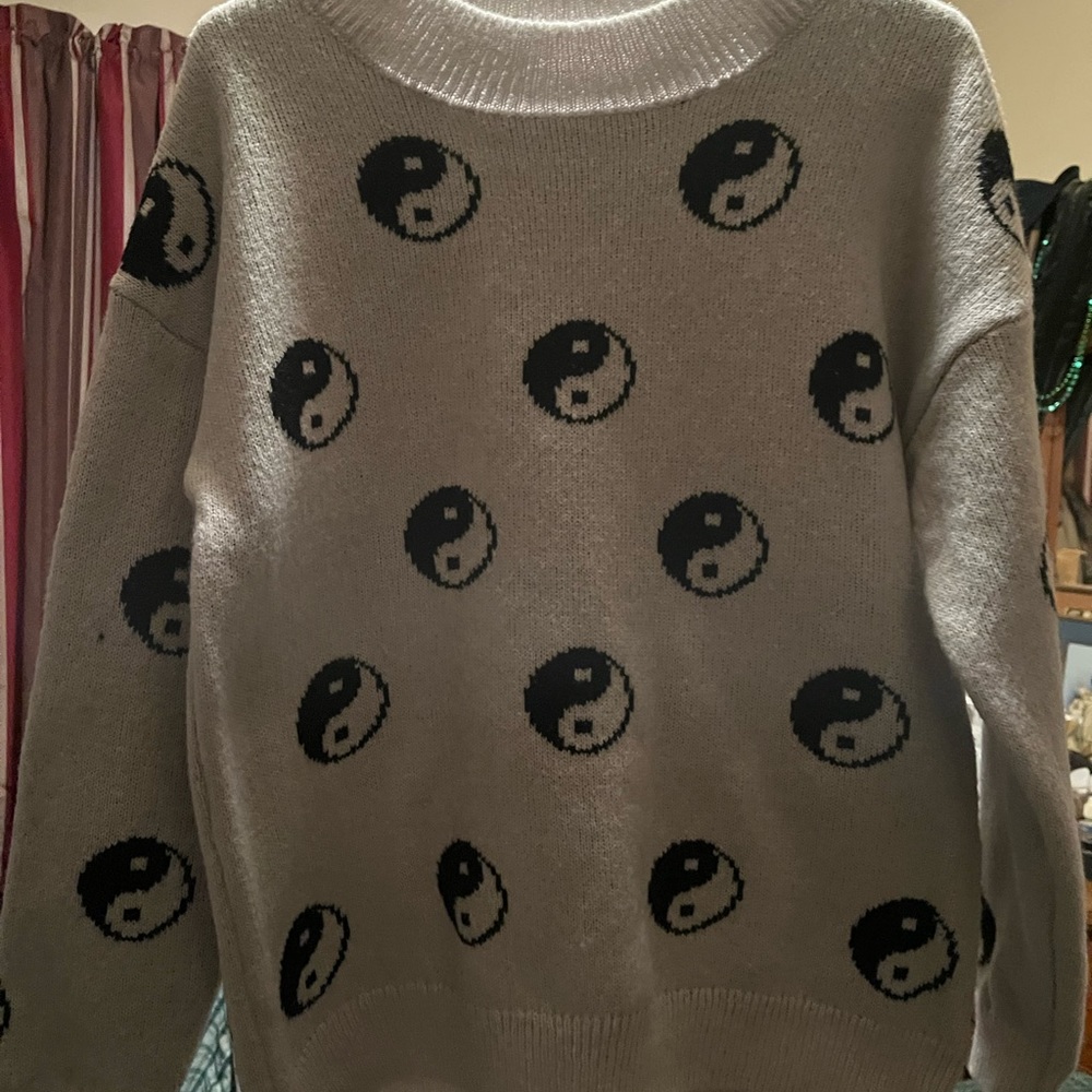 Sweater, grey with black decor! Size M - Picture 1 of 6